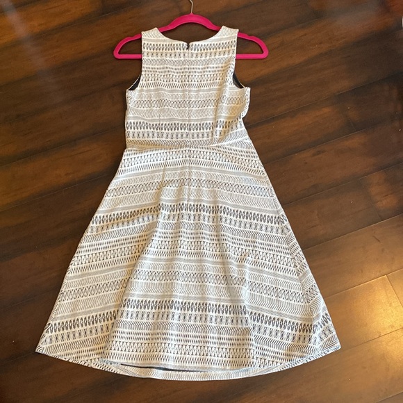 Woven dress - Picture 2 of 3